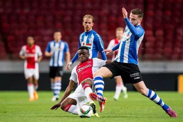 赛中对伯恩 赛中对伯恩